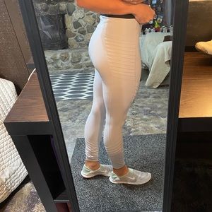 Light grey workout leggings with pockets